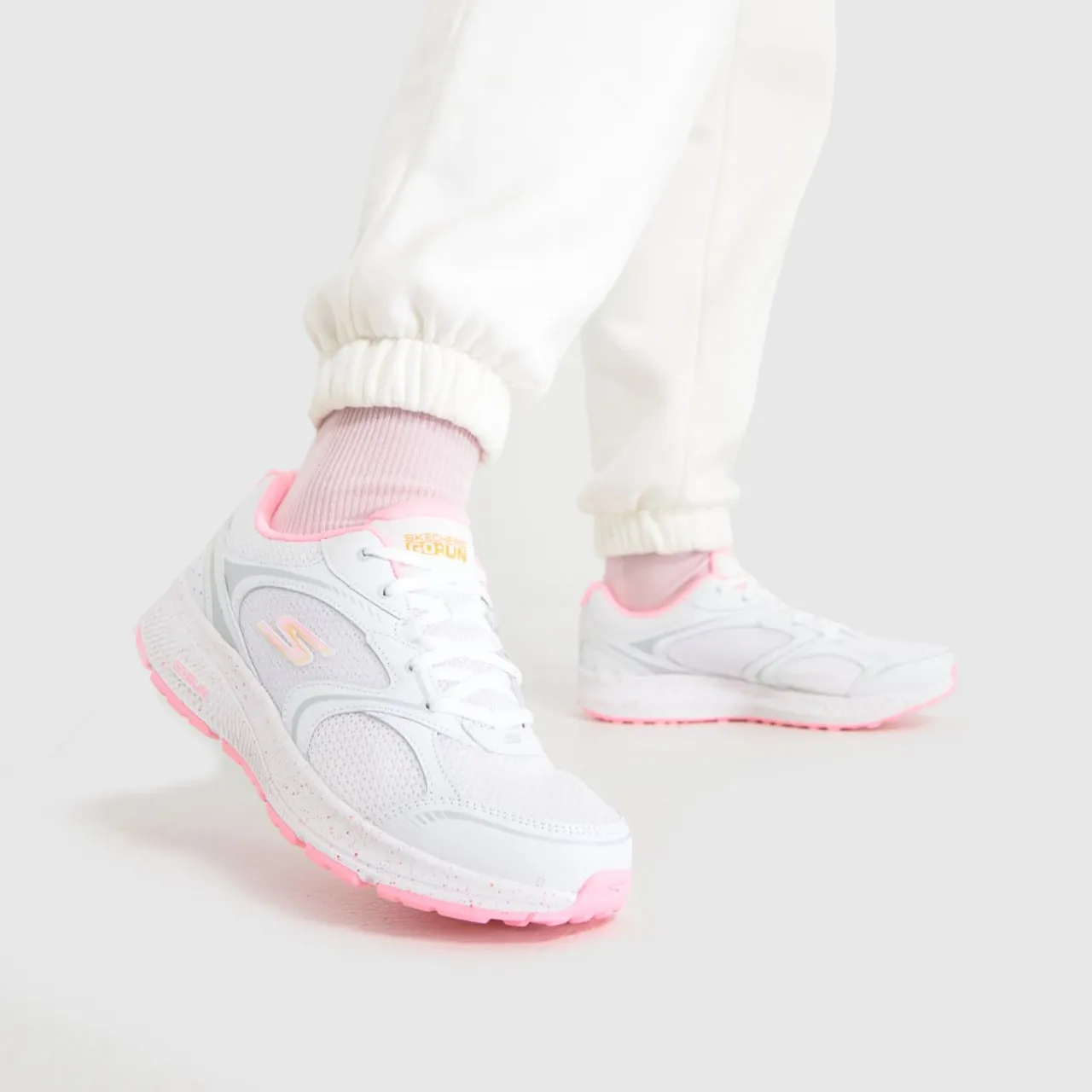 Skechers Go Run Consistent Runner Trainers In White & Pink
