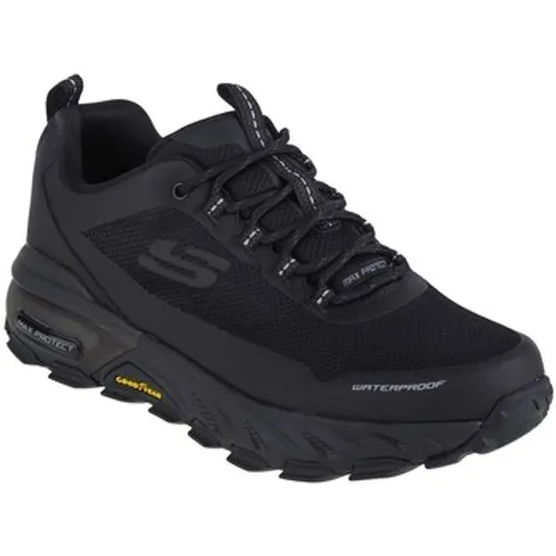 Skechers  Max Protect-fast Track  men's Shoes (Trainers) in Black