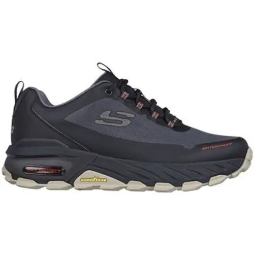 Skechers  Max Protect Fast Track  men's Shoes (Trainers) in Black