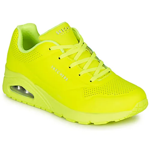 Skechers  UNO NIGHT SHADES  women's Shoes (Trainers) in Yellow