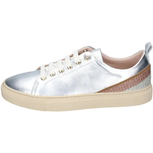 Stokton  EY996  women's Trainers in Silver