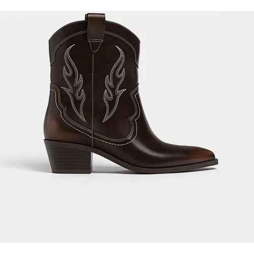 Stradivarius Embroidered cowboy ankle boots  BROWN