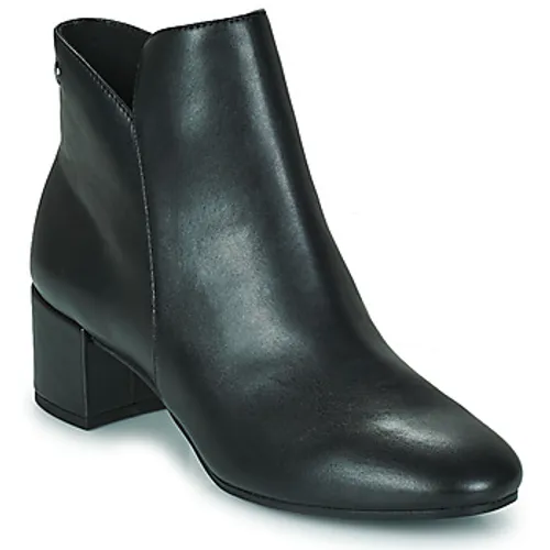 Tamaris  25382-020  women's Low Ankle Boots in Black