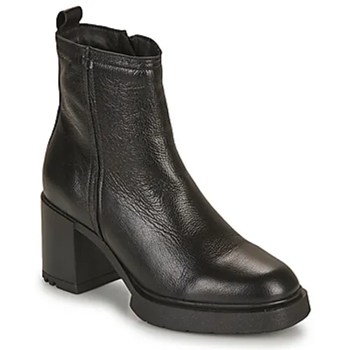 Tamaris  25803  women's Low Ankle Boots in Black