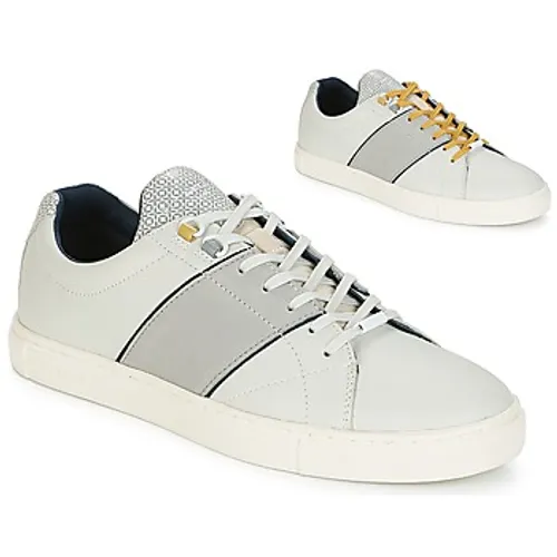Ted Baker  QUANA  men's Shoes (Trainers) in White