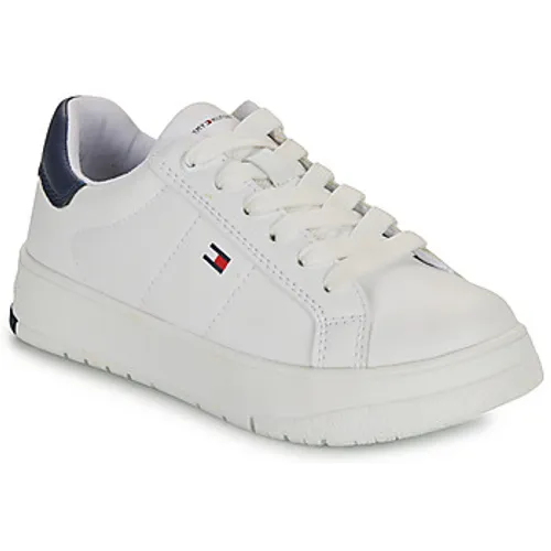 Tommy Hilfiger  NATHAN  boys's Children's Shoes (Trainers) in White