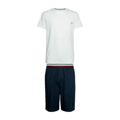 Tommy Hilfiger , The elastic waistband of the shorts recalls the iconic detail that decorates the T-shirt, creating a coordinated lounge set with impe