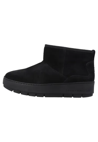 Tommy Hilfiger Women's Cool Suede Snowboot FW0FW07662 Low