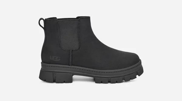 UGG® Ashton Chelsea Boot in Black