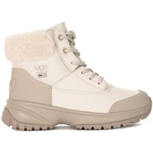 UGG  Yose Fluff V2  women's Low Ankle Boots in multicolour