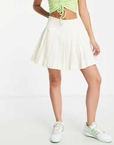 Urban Revivo pleated mini skirt in white-Neutral