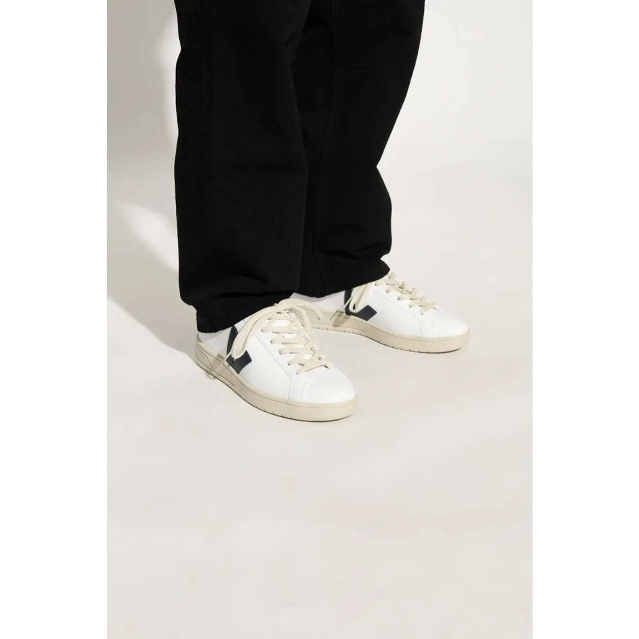 Veja , ‘Urca Cwl’ sneakers ,White male, Sizes: