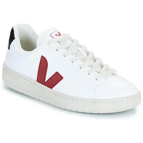 Veja  URCA  men's Shoes (Trainers) in White