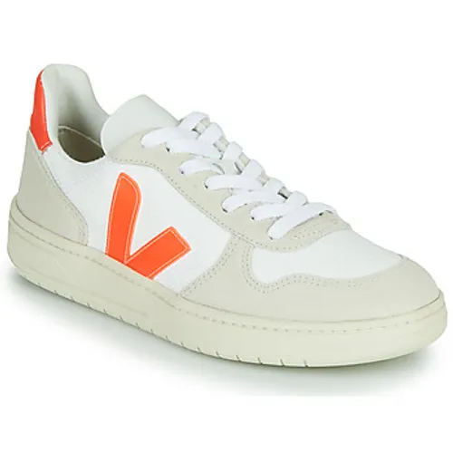 Veja  V-10  men's Shoes (Trainers) in White