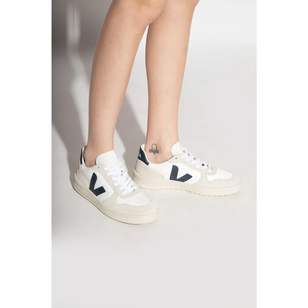 Veja , ‘V-10 Mesh’ sneakers ,Gray female, Sizes: